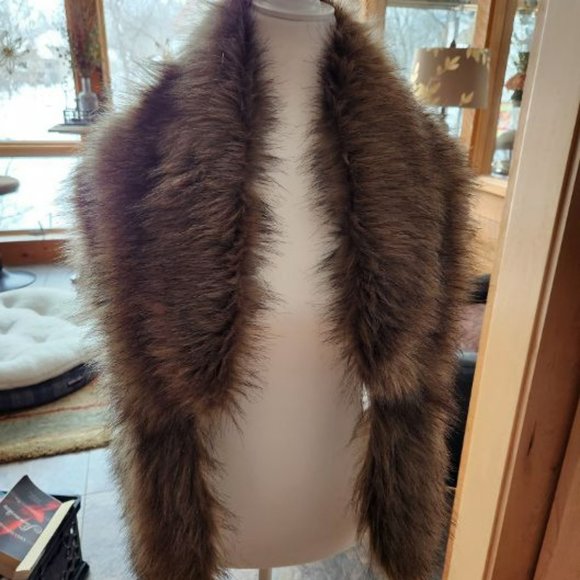 Tops - Faux fur stole/cape